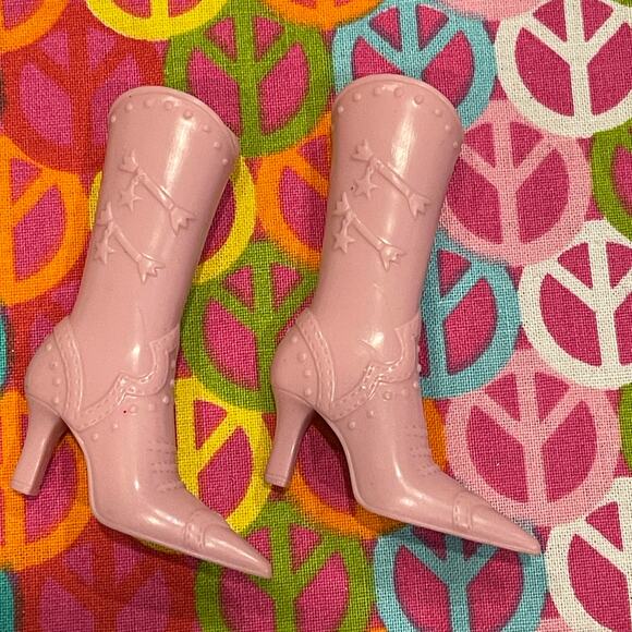 Bratz Footwear  Wild West Cloe Pink Cowboy Boots - Picture 2 of 2